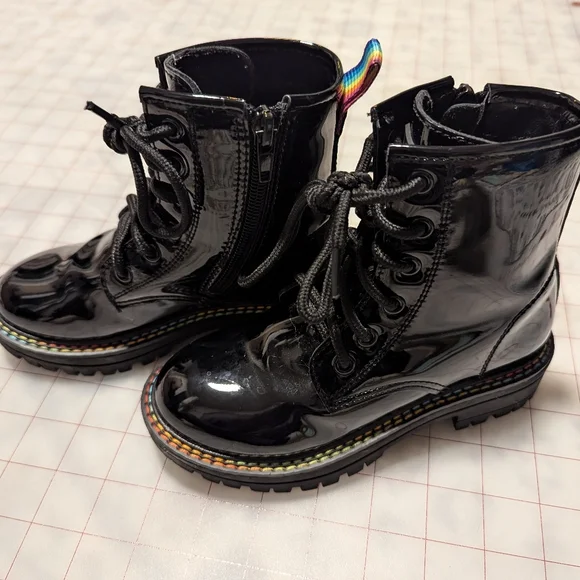 Girl's 11 Kurt Geiger London black patent rainbow combat boots lug sole - Picture 2 of 7